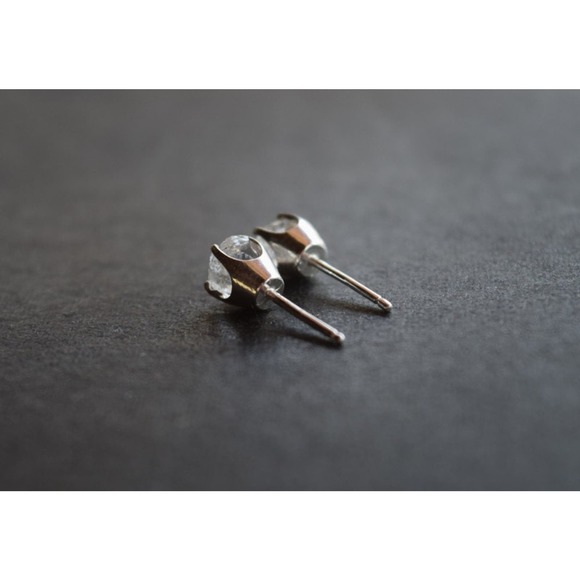 Sterling silver stud earrings, alternative diamond, uncut natural gemsto… - Picture 2 of 4